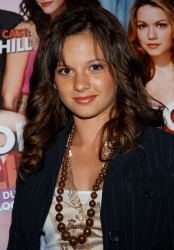 Photos de Mackenzie Rosman - Teen People Magazine 2nd Annual Young Hollywood Issue 08.13.2005 - 6